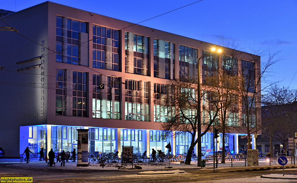 Potsdam. Bildungsforum mit Volkshochschule und Stadt- und Landesbibliothek. Erbaut 1970 -1974. Umbau 2010-2013 von Reiner Becker Architekten. Am Kanal 47