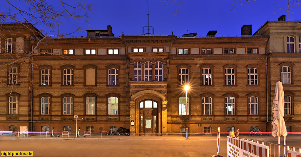 Berlin Mitte. Spandauer Vorstadt. Technische Abteilung der Humboldt-Universität. Erbaut 1878-1883 von Gropius & Schmieden als Verwaltungsgebäude des Universitäts-Klinikum. Saniert 2023-2024 von Burckhardt Architektur. Ziegelstrasse 5-9