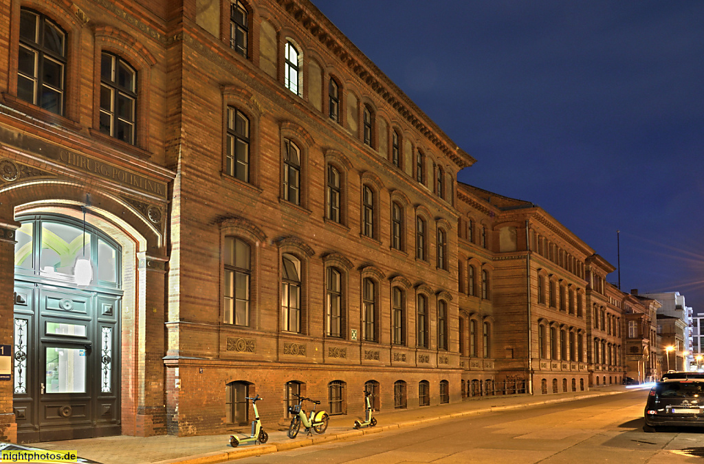 Berlin Mitte. Spandauer Vorstadt. Humboldt-Universität. Erbaut 1889-1893 von Baurat Eduard Haesecke und Regierungsbaumeister Friedeberg als Chirurgische Poliklinik. Ziegelstrasse 10-11