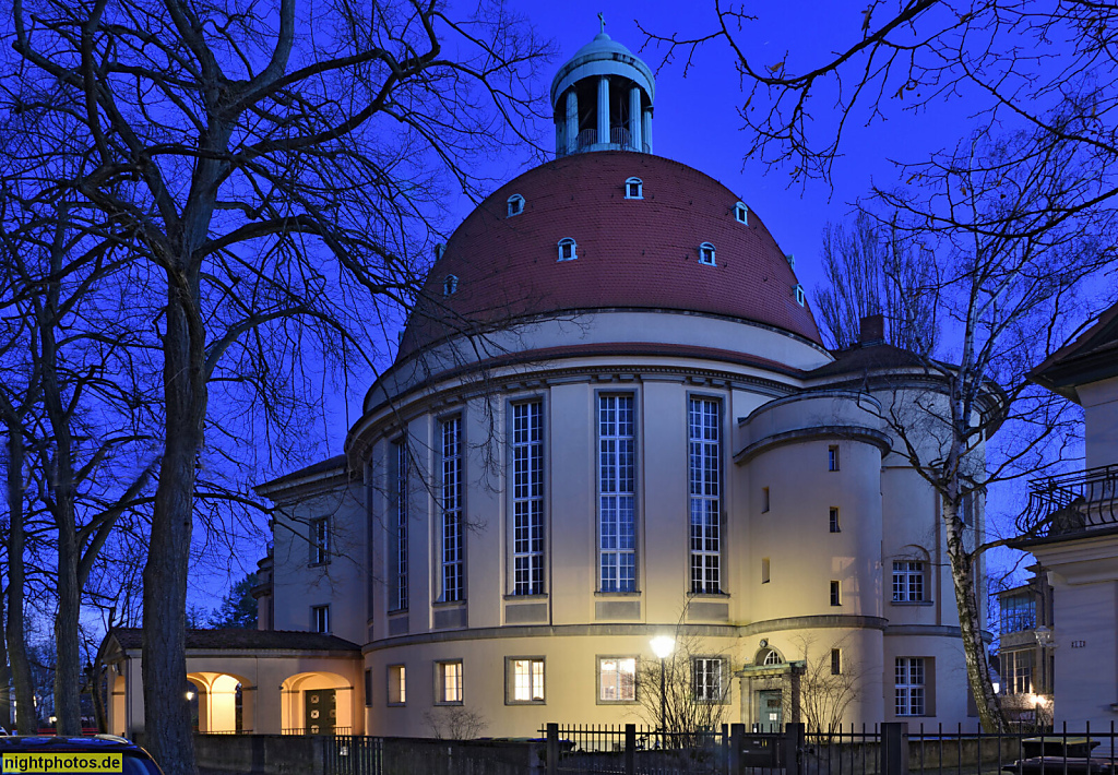 Berlin Lichterfelde. Evangelische Johanneskirche erbaut 1913-1914 von Otto Kuhlmann. Rundbau mit parabolischer Kuppel. Pfleidererstrasse. Ringstrasse. Johanneskirchplatz