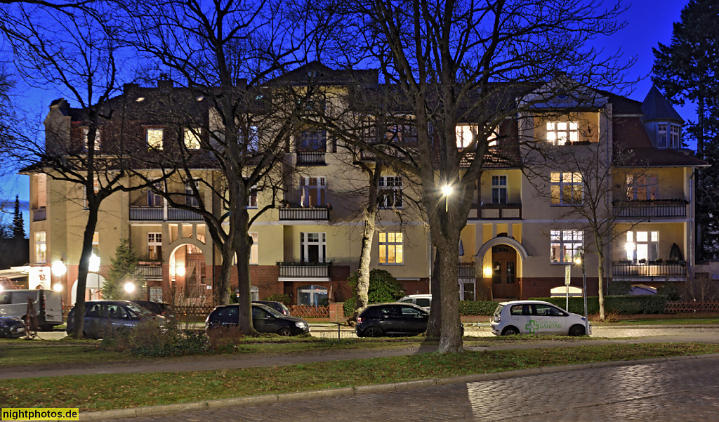 Berlin Lichterfelde. Wohn- und Geschäftshaus. Restaurant Al Posto. Weisswasserweg 2