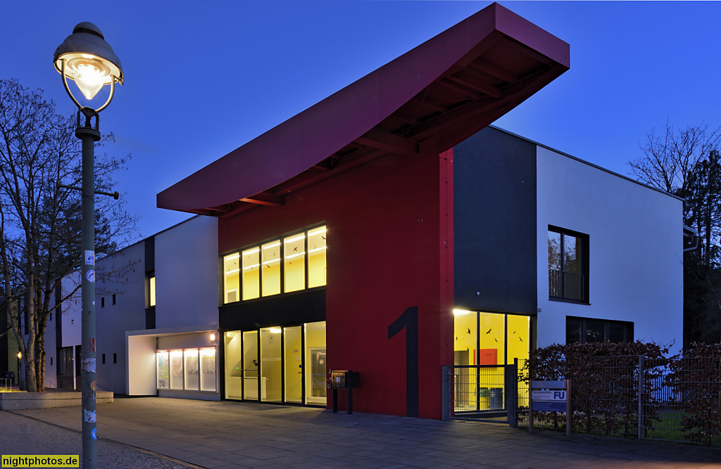 Berlin Dahlem. Studierendenverwaltung der Freien Universität. Immatrikulationsamt. Erbaut 2015 von Braun Busse Architekten. Iltisstrasse 1