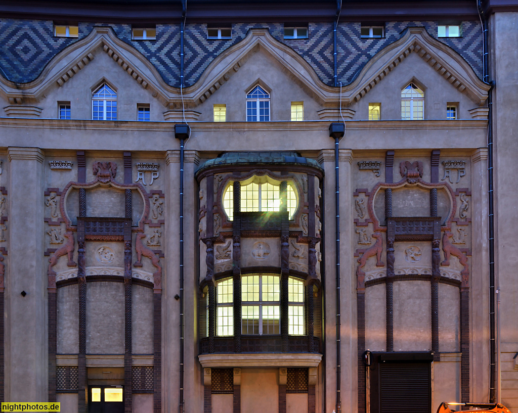 Berlin Mitte. Veranstaltungsstätte Admiralspalast und Kabarett 'Die Distel'. Erbaut 1910-1911 von Heinrich Schweitzer als Vergnügungspalast mit Eisbahn Bädern Veranstaltungsbetrieb und Gastronomie. Planckstrasse 21 23