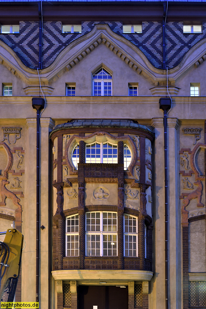 Berlin Mitte. Veranstaltungsstätte Admiralspalast und Kabarett 'Die Distel'. Erbaut 1910-1911 von Heinrich Schweitzer als Vergnügungspalast mit Eisbahn Bädern Veranstaltungsbetrieb und Gastronomie. Planckstrasse 21 23