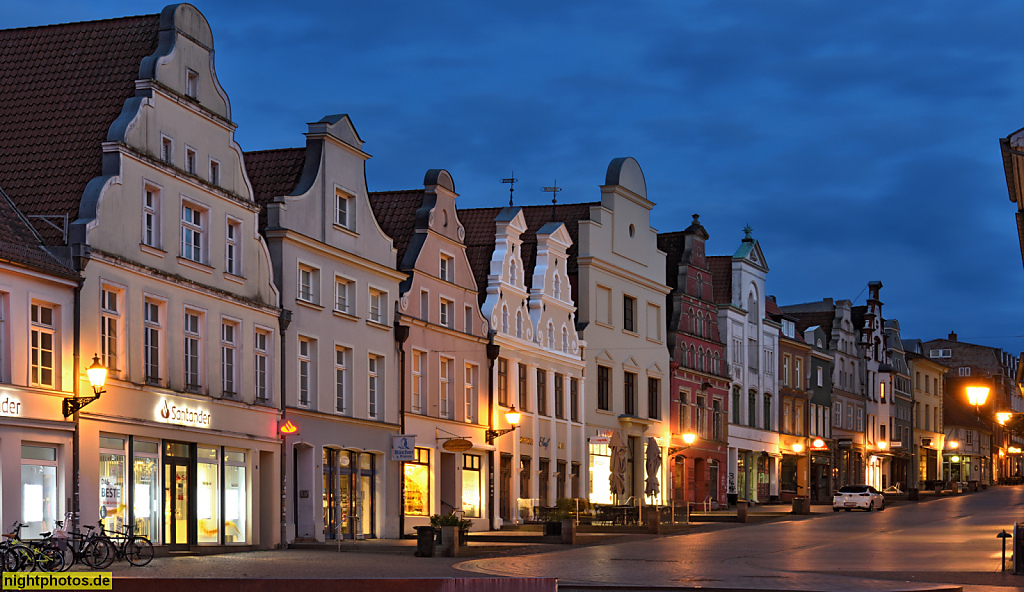 Wismar. Giebelhäuser in der Krämerstrasse. Hopfenmarkt. Erbaut um 16. Jahrhundert