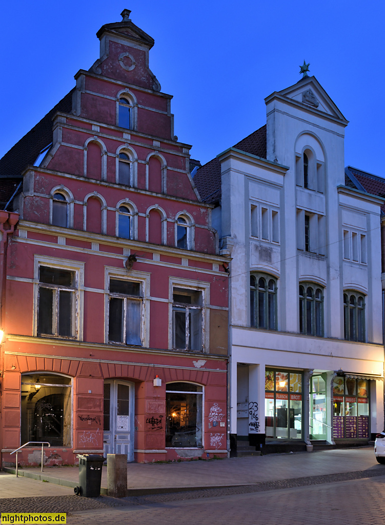 Wismar. Giebelhäuser in der Krämerstrasse 15 13. Stufengiebel. Triforium