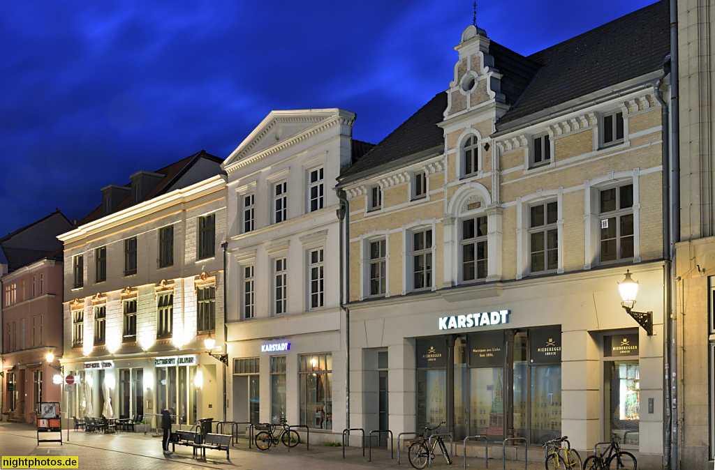 Wismar. Wohn- und Geschäftshäuser in der Lübschen Strasse. Karstadt Filiale und Hotel Stern