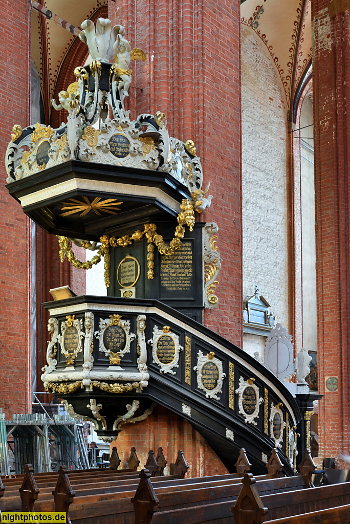 Wismar. St. Nikolai. Erbaut 1381-1487 als Kirche der Seefahrer und Fischer von Baumeister Heinrich von Bremen. Kanzel erschaffen 1708 von Johannes von Rhen