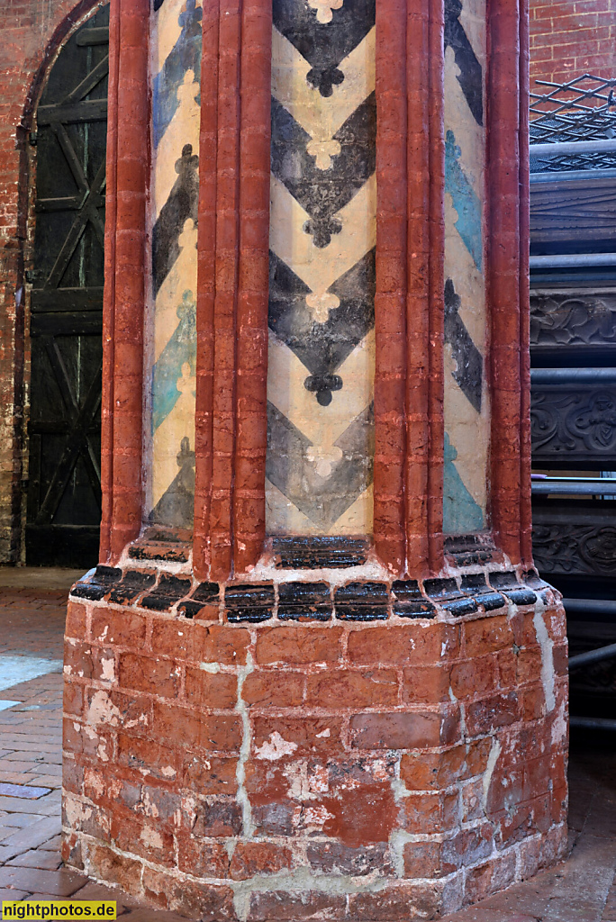 Wismar. St. Nikolai. Erbaut 1381-1487 als Kirche der Seefahrer und Fischer von Baumeister Heinrich von Bremen. Spätgotische Basilika in norddeutscher Backsteingotik. Kantonierter Rundpfeiler