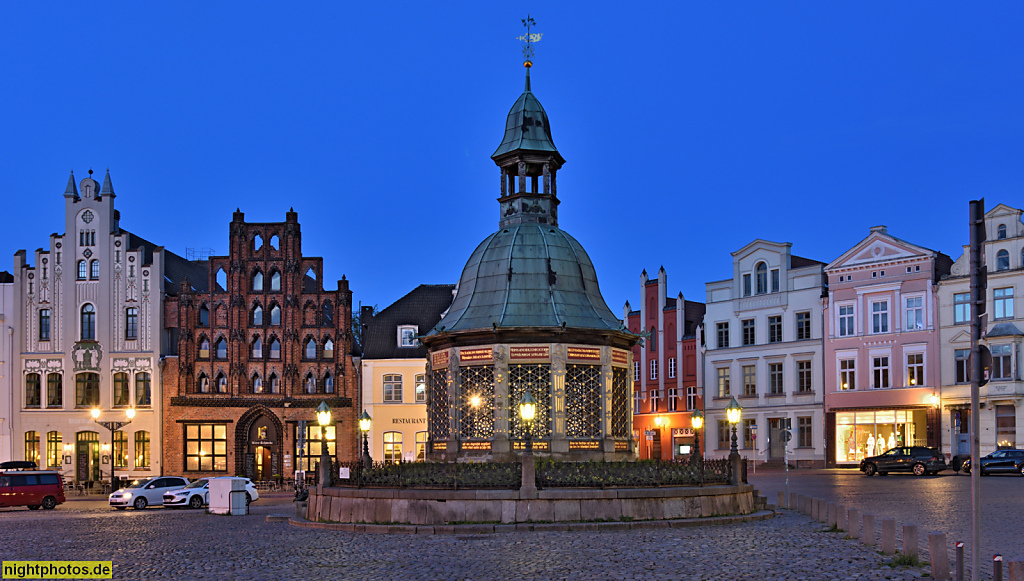 Wismar. Wasserkunst. Brunnen. Erbaut 1579-1602 von Baumeister Philipp Brandin und Meister Heinrich Dammert. Bis 1897 Teil der Wasserversorgung. Restauriert 1966-1976 und 1998. Am Markt