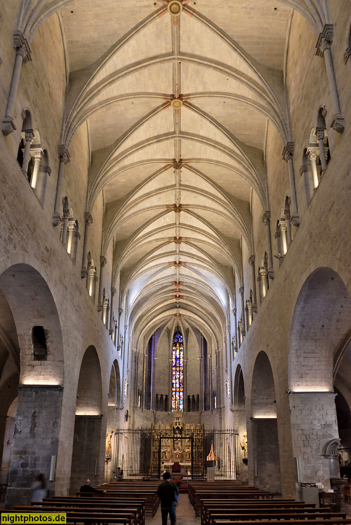 Girona. Basilica de Sant Feliu. Erbaut 12.-17. Jahrhundert auf romanischem Grundriss in Gotik mit barocken Fassadenelementen. Langhaus