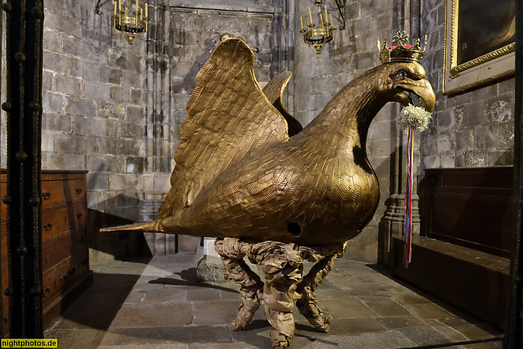 Girona. Catedral de Girona. Romanisch erbaut 1010-1038 für Bischof Pere Roger. Peter I. von Carcassonne. Goldfarbener Hahn mit Krone