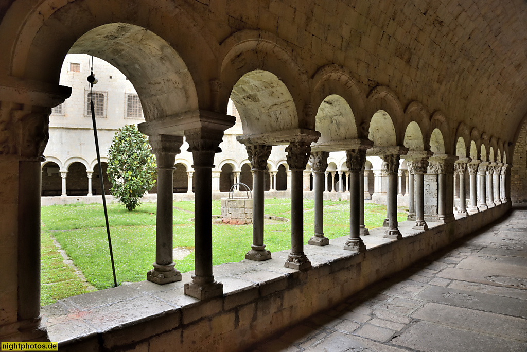 Girona. Catedral de Girona. Romanisch erbaut 1010-1038 für Bischof Pere Roger. Peter I. von Carcassonne. Kreuzgang