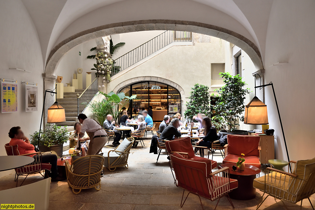 Girona. Altstadt. Restaurant Gipsy. Patio. Katalan. Carrer Bonaventura Carreras i Peralta