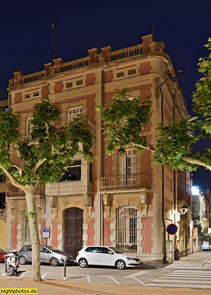 Sant Feliu de Guixols. Casa Ribot neoklasizistisch erbaut 1904 von Pere Pascual i Baguer. Passeig de mer 19-20