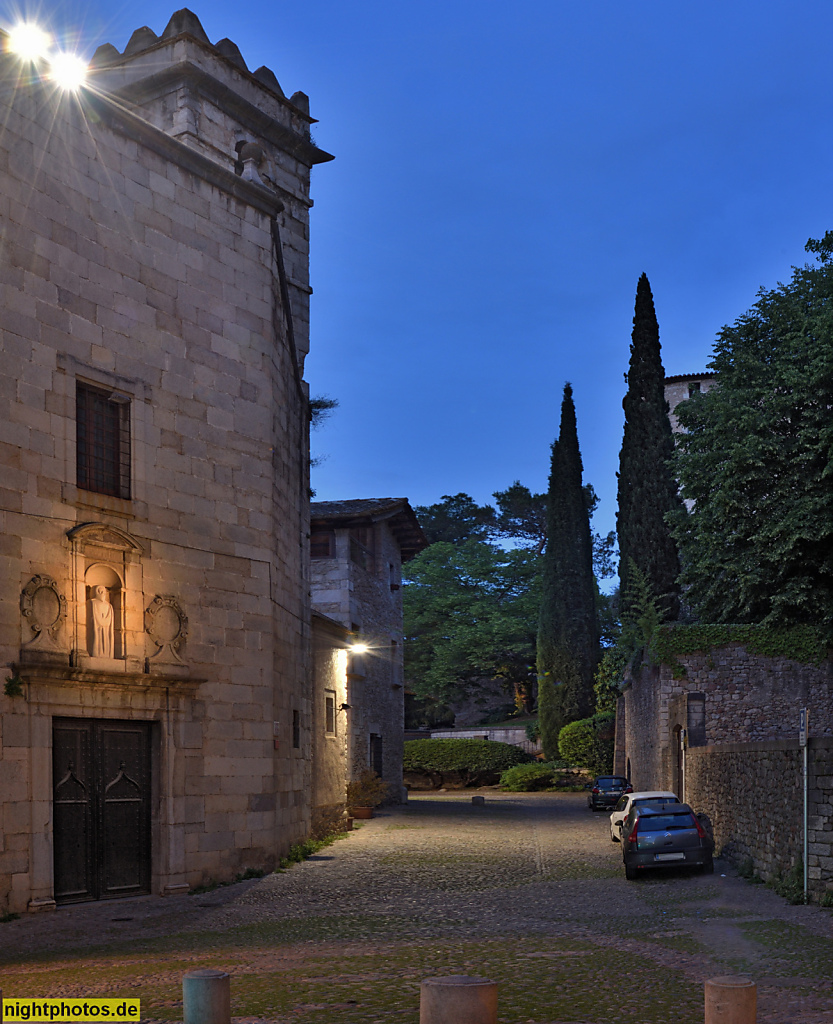 Girona Altstadt. Esglesia de Sant Lluc. Erbaut 1724-1729 von Simó Ferrer mit Miquel Feixas und Pere Garau in einfachstem katalanischem Barock. Carrer de ferran el catolic