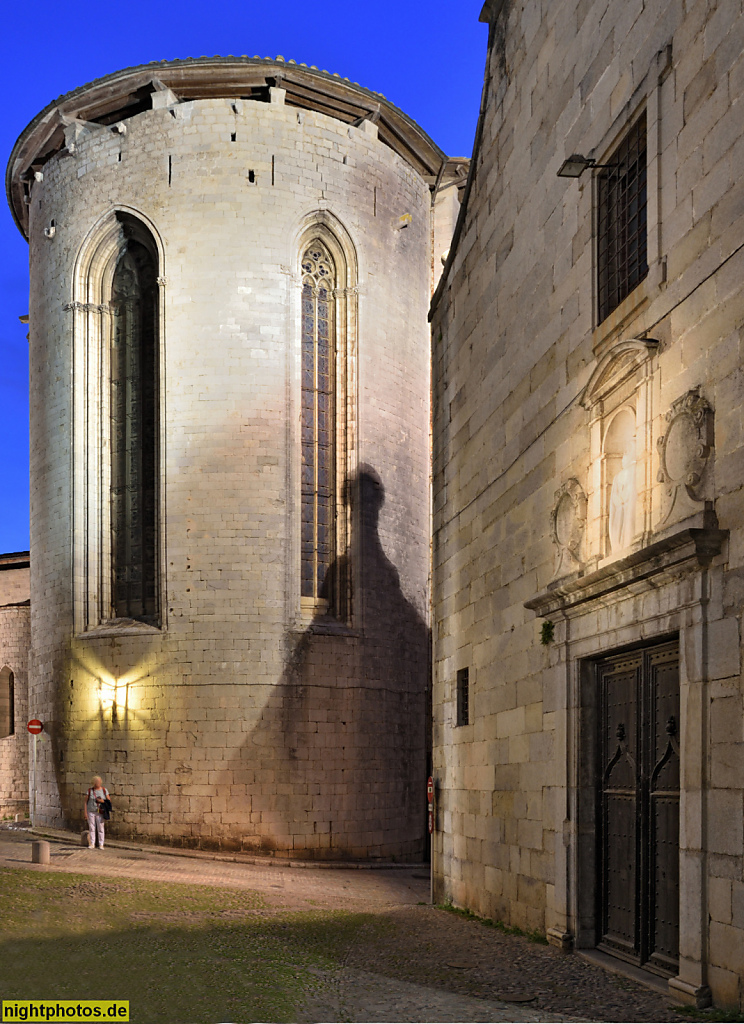 Girona Altstadt. Basilica de Sant Feliu. Erbaut 12.-17. Jahrhundert auf romanischem Grundriss in Gotik mit barocken Fassadenelementen. Aussenansicht der Apsis