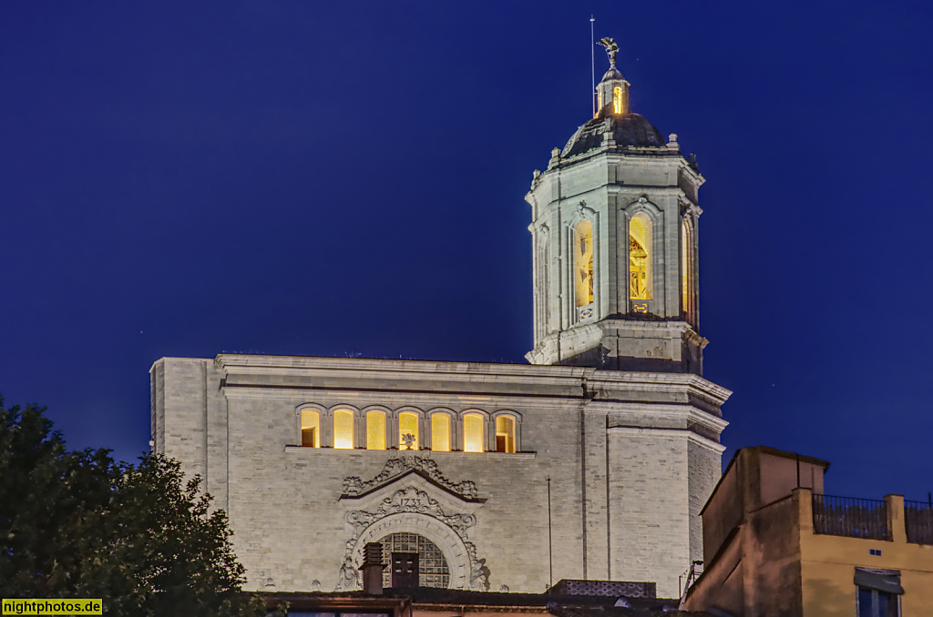 Girona Altstadt. Catedral de Girona. Romanisch erbaut 1010-1038 für Bischof Pere Roger. Peter I. von Carcassonne. Barockportal Westfassade. Fensterrose