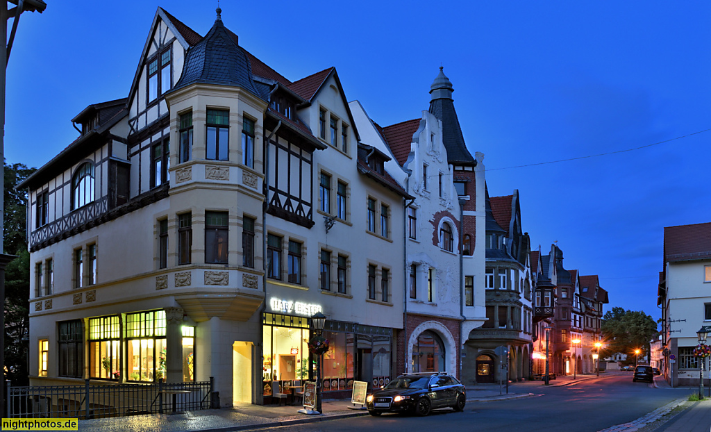 Quedlinburg. Wohn- und Geschäftshaus erbaut 1907 in Jugendstil. Runder Eckerker mit Welscher Haube. Steinbrücke 10 am Mühlgraben