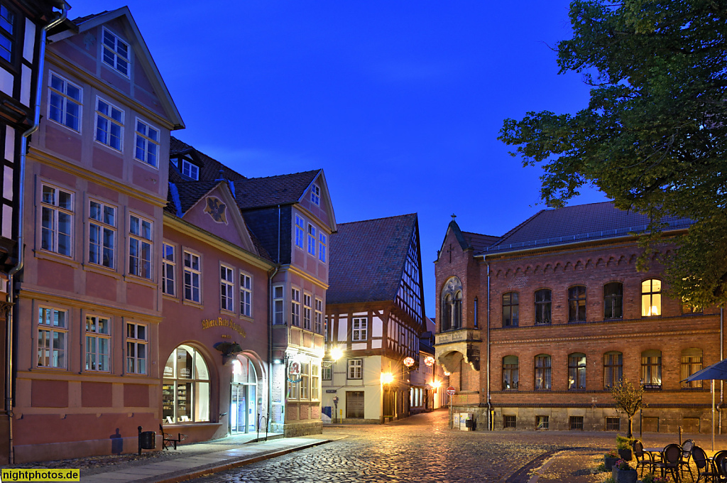 Quedlinburg. Adler- und Ratsapotheke. Gebäude erbaut 1560. Apotheke seit 1578. Pfarrhaus der St.-Benedikt-Gemeinde. Erbaut 1878-1879. Breite Strasse Ecke Bockstrasse