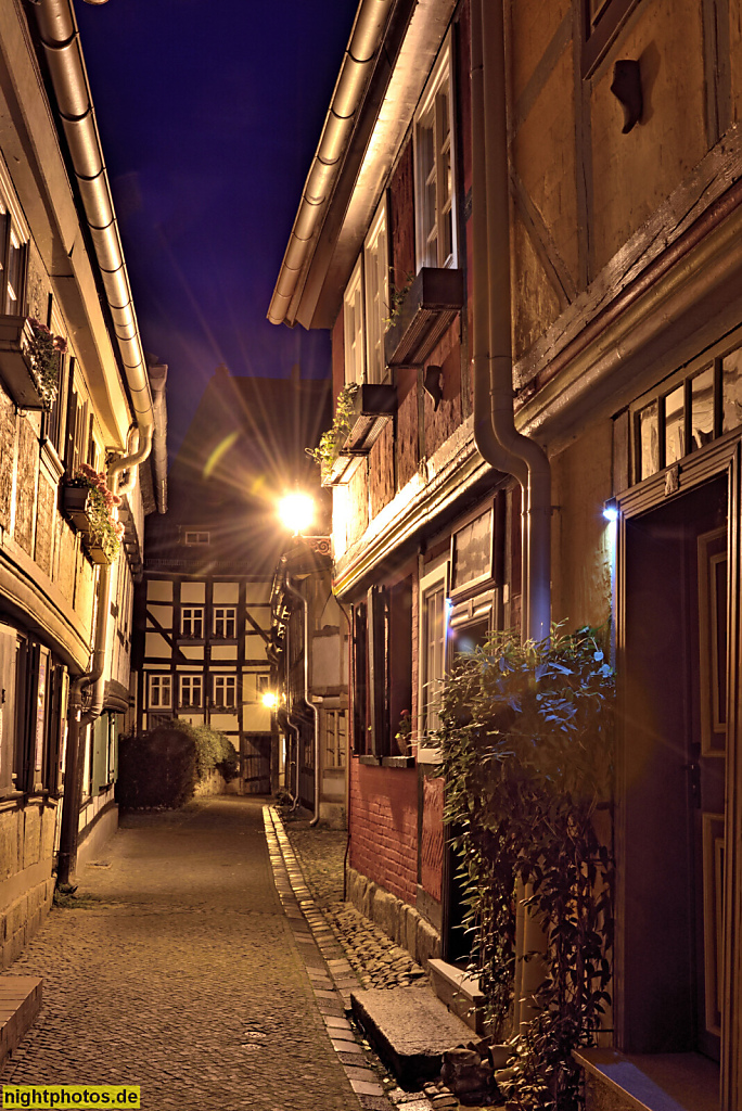 Quedlinburg. Schuhhof. Innenhof mit Handwerkerhäusern der Schuster errichtet um 1760 in Fachwerk. Durchgang zum Markt