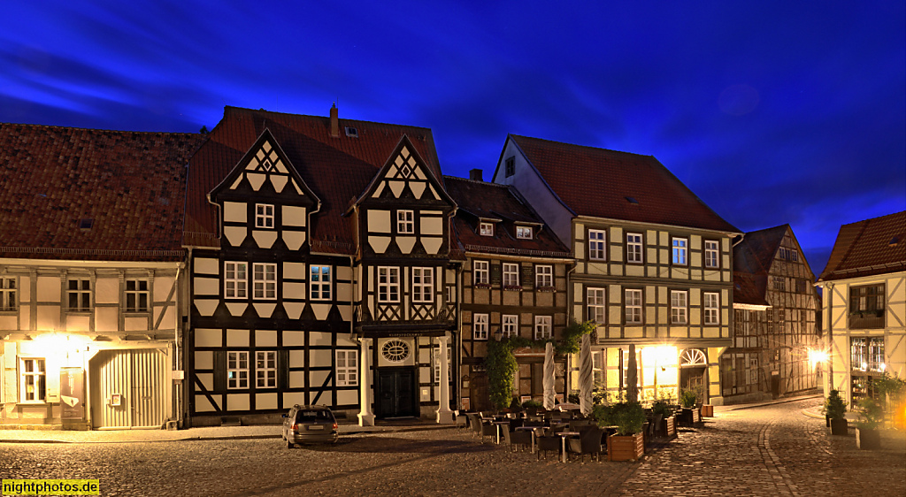 Quedlinburg. Schlossberg Nr.12 Geburtshaus des Dichters Friedrich Gottlieb Klopstock erbaut um 1560. Nr.13 Cafe Vincent 'Käsekuchenkönig' erbaut 1740 Sanierung 1999 von Architekten qbatur. Fachwerk