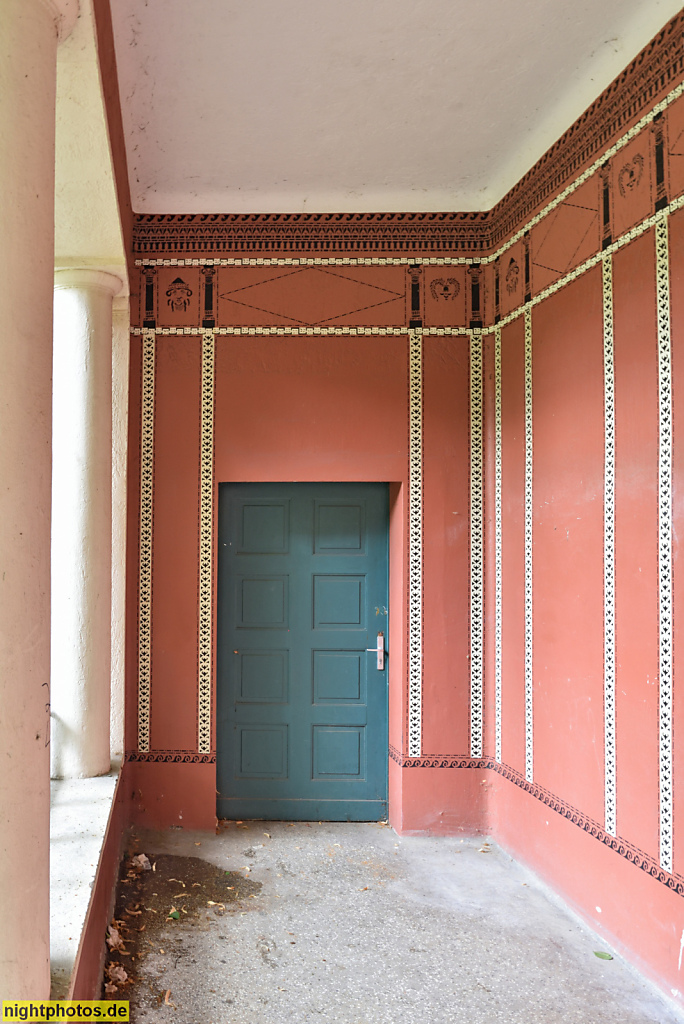 Neukölln Krankenhaus. Erbaut 1902-1910 von Reinhold Kiehl als städtisches Krankenhaus Rixdorf. Ehemaliges Badehaus im Pavillon-Baustil. Ornamente im Vorbau. Rudower Strasse 56