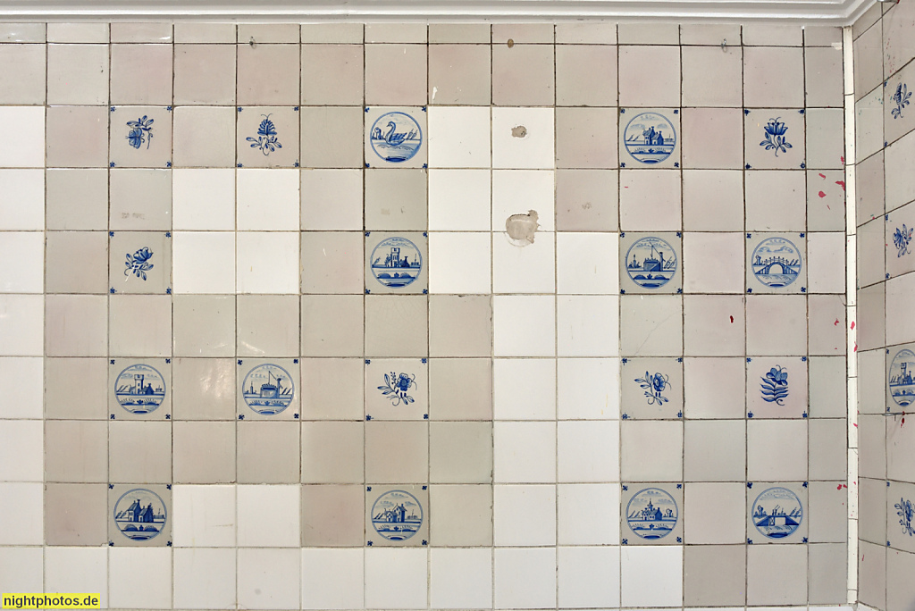 Neukölln Krankenhaus. Erbaut 1902-1910 von Reinhold Kiehl als städtisches Krankenhaus Rixdorf. Ehemaliges Badehaus. Original Motiv Fliesen. Rudower Strasse 56