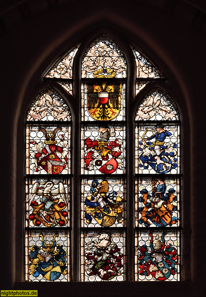 Lübeck Koberg Heiligen-Geist-Hospital erbaut 1286 als Sozialeinrichtung mit Kirche. Südseite mit Buntglasfenster