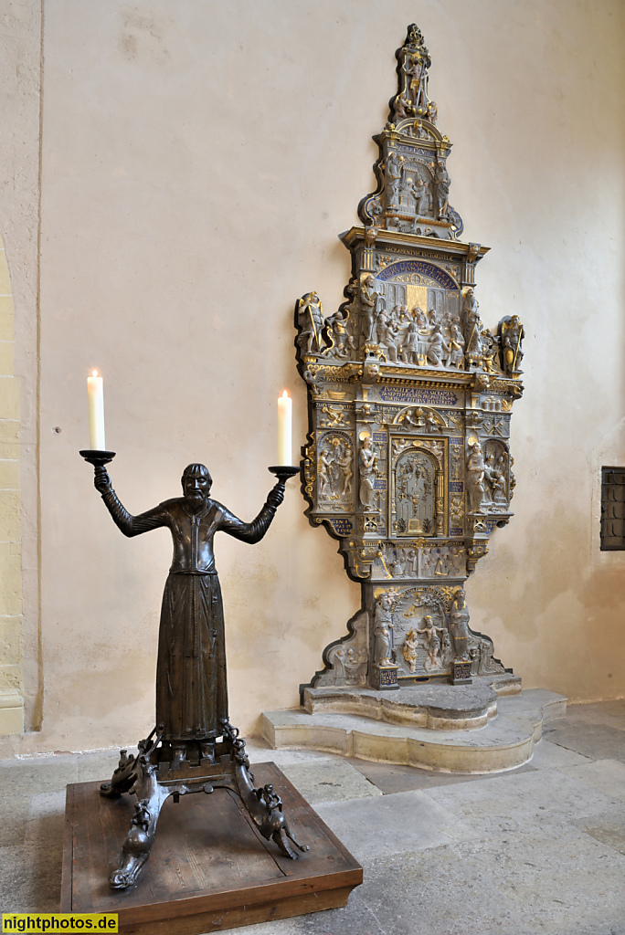 Erfurt. Dom St. Marien erbaut seit 1154. Umbau gotisch 1280-1307. Umbau und Vergrösserung zu gotischer Hallenkirche 1455. Bronzeplastik Wolfram von 1160. Wolframleuchter benannt nach Stifter