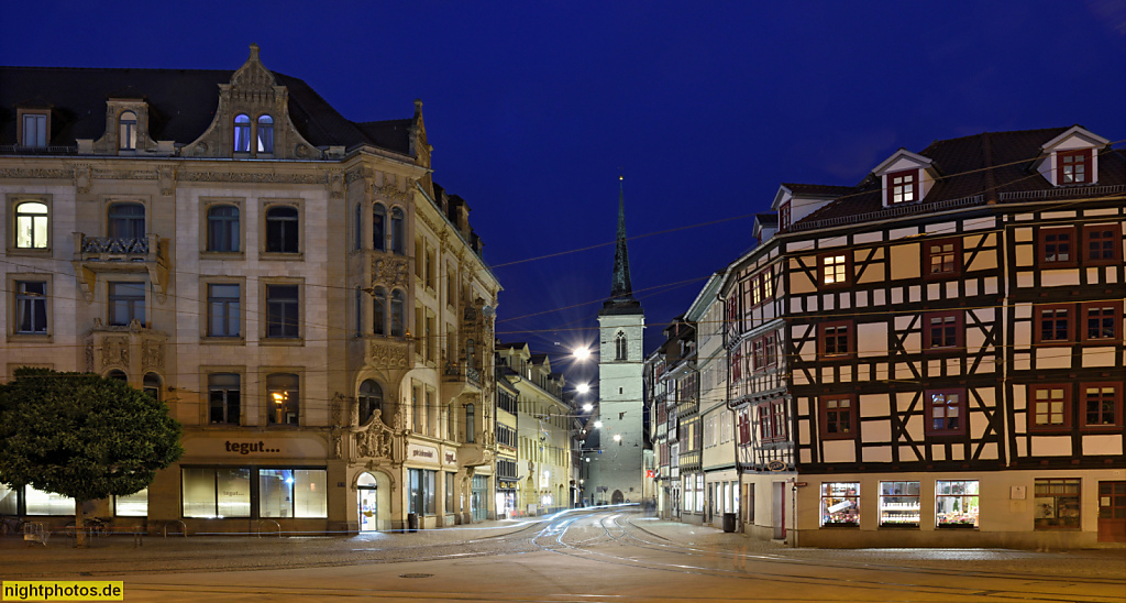 Erfurt. Blick vom Domplatz in die Marktstrasse. Hinten katholische Allerheiligenkirche erbaut 1117-1125. Abgebrannt 1222. Wiederaufbau gotisch im 14. Jhdt.
