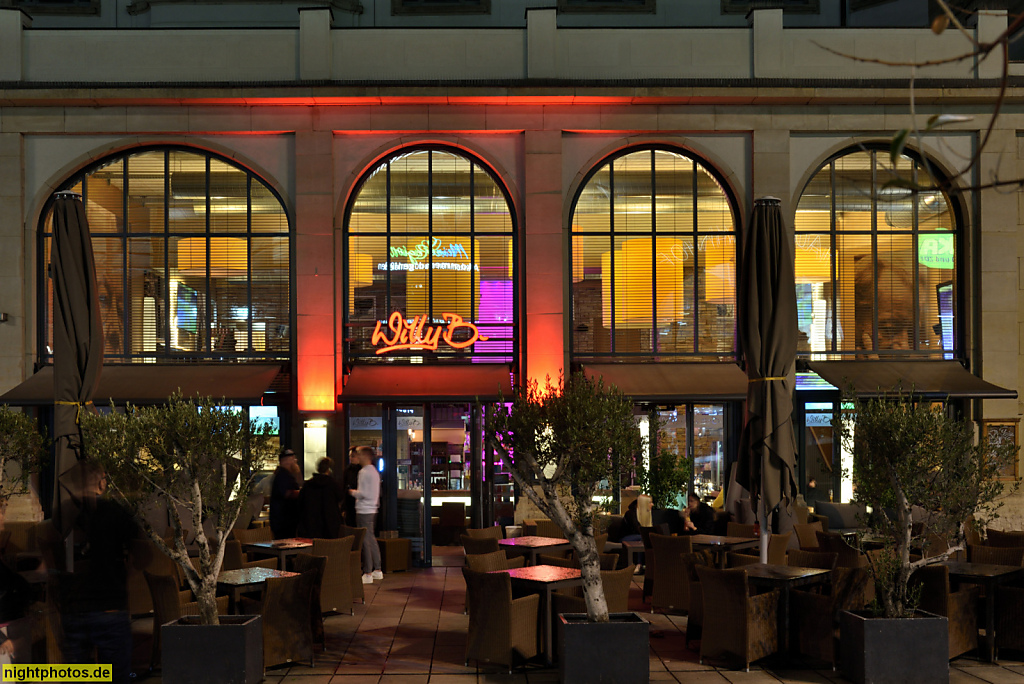 Erfurt. Willy-Brandt-Platz. Sportsbar 'Willy B.' im ehemaligen Hotel 'Erfurter Hof'. Bahnhofsplatz