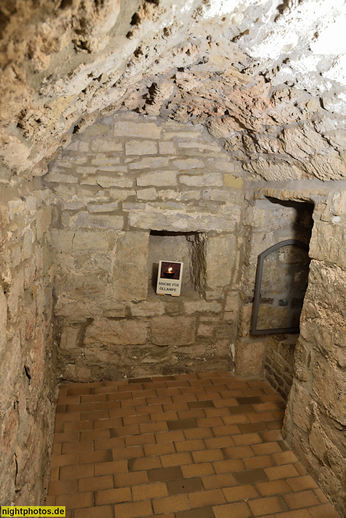 Erfurt. Historischer Lagerraum im Kellergewölbe eines Brückenpfeilers der Krämerbücke