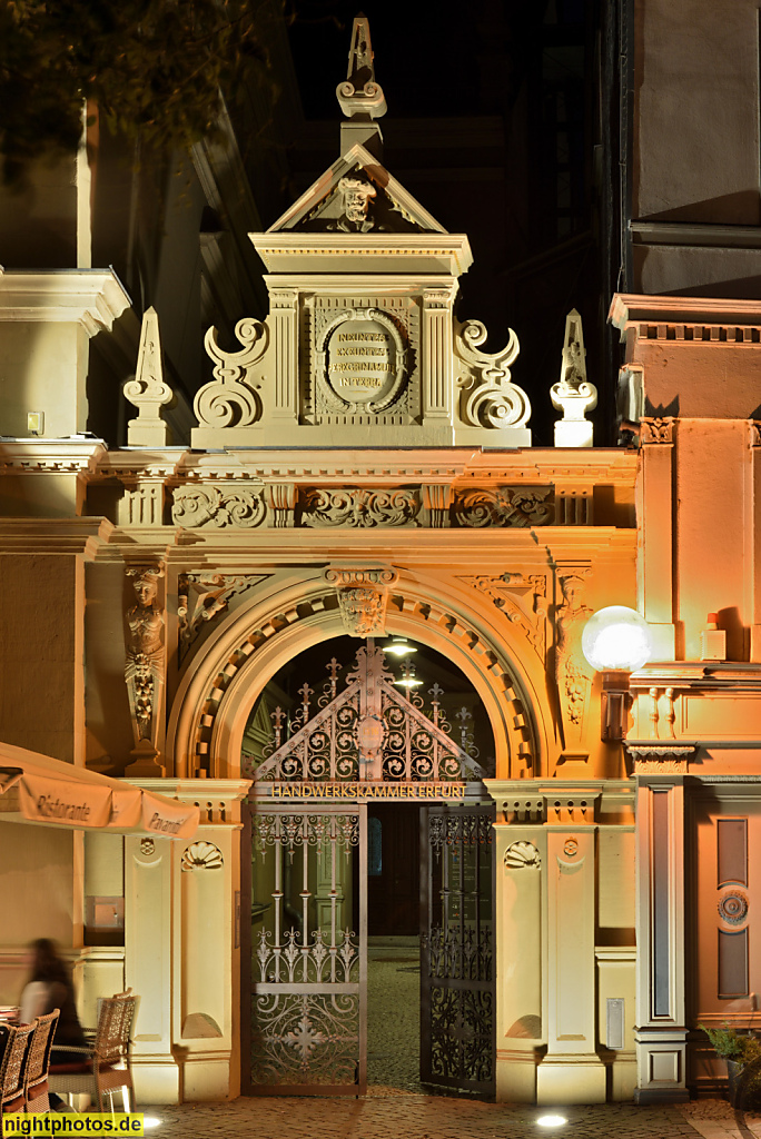 Erfurt. Geschäftshaus Zum Stötzel als Gildehaus erbaut 1883 von Carl Frühling. Strassenportal zur Handwerkskammer Erfurt am Fischmarkt 16