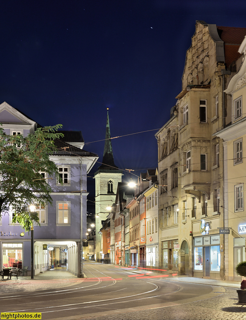 Erfurt. Marktstrasse. Vom Fischmarkt nach Westen. Katholische Allerheiligenkirche erbaut 1117-1125. Abgebrannt 1222. Wiederaufbau gotisch im 14. Jhdt. Turmspitze als Knickhelm