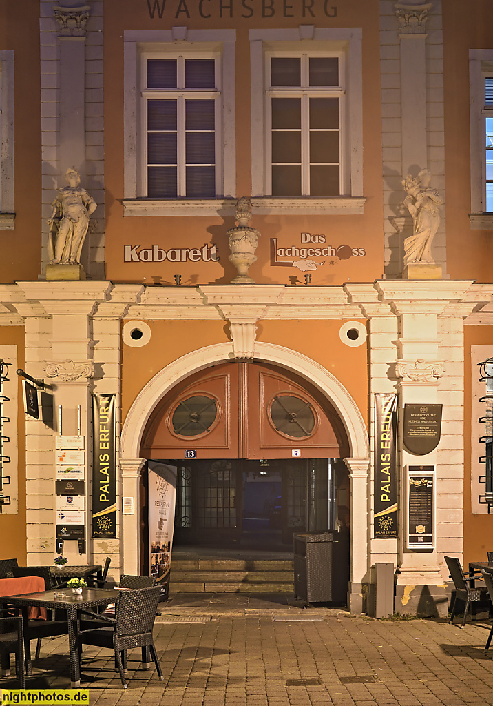 Erfurt. Palais Wachsberg mit Kabarett 'Lachgeschoss'. Als Patrizierhaus erbaut 1754. Portal. Futterstrasse 13