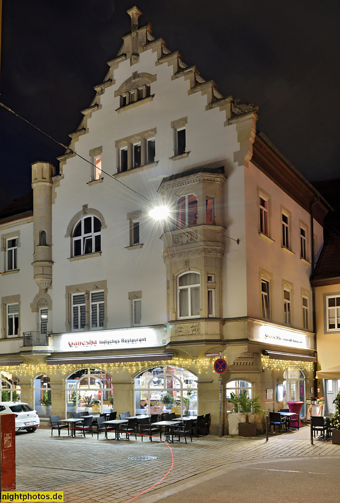 Erfurt. Restaurant indisch Ganesha. Wohn- und Geschäftsgebäude mit Erker Eckturm Stufengiebel und Kielbogenfenstern. Wenigemarkt 2