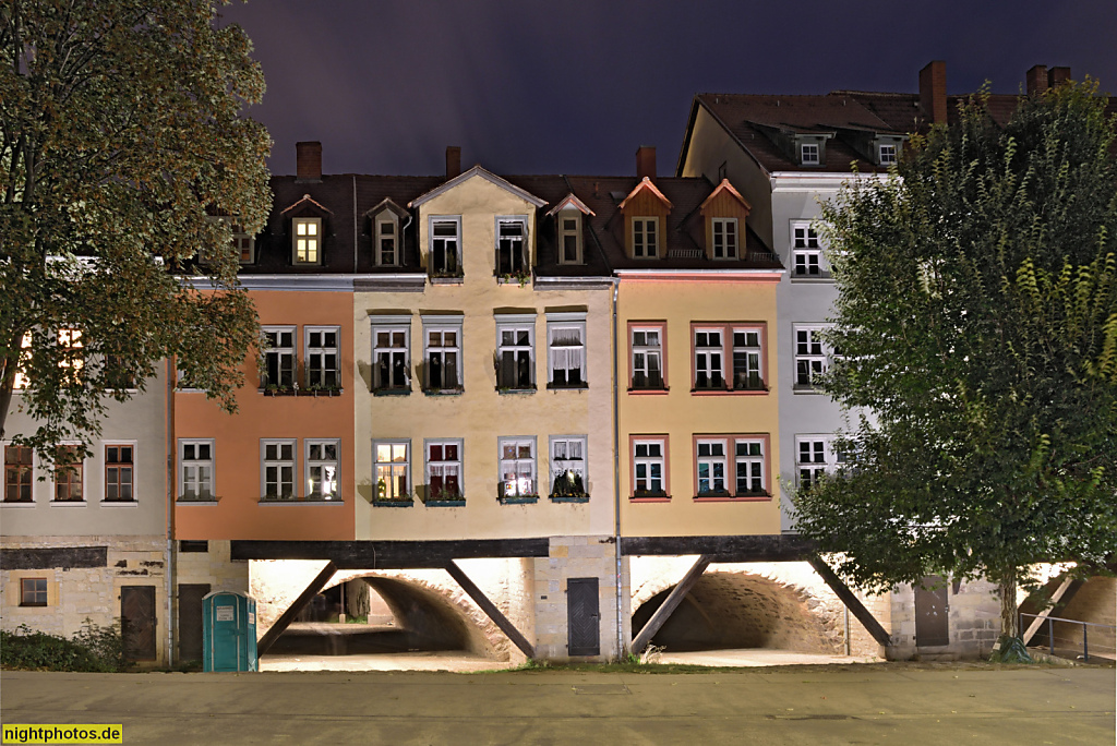 Erfurt. Krämerbrücke über den Breitstrom (Gera) mit Wohn- und Geschäftshäusern aus Fachwerk. Erbaut 1325. Erneuert 1472