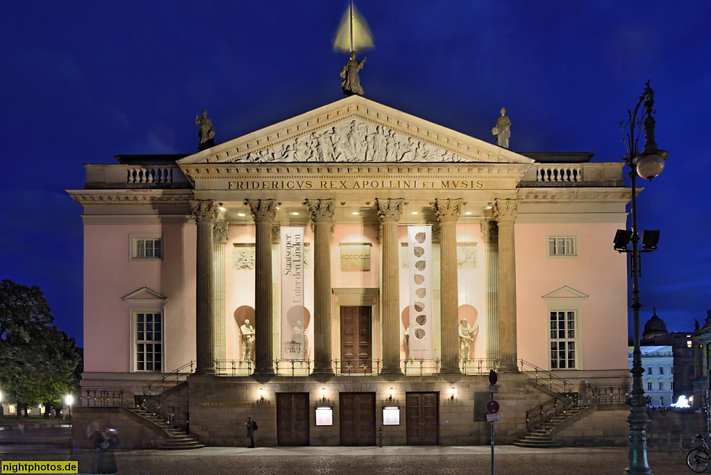 Berlin Mitte. Staatsoper Unter den Linden. Erbaut 1741-1743 von Georg Wenzeslaus von Knobelsdorff in Rokoko für Friedrich den Grossen. Wiederaufbau 1951-1955 von Richard Paulick. Unter den Linden 7