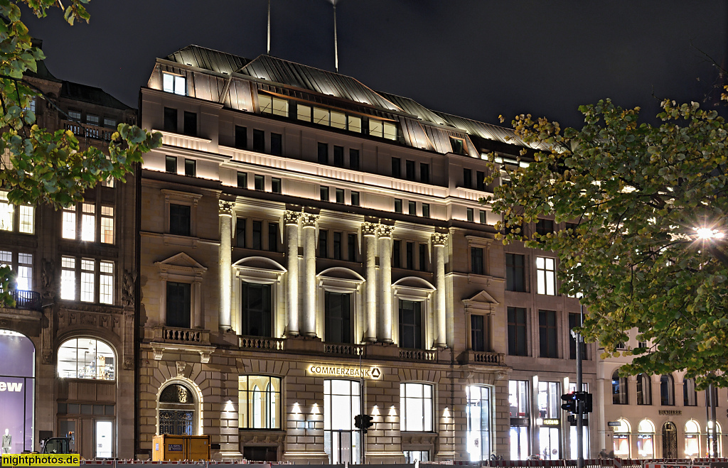 Hamburg. Haller-Haus. Erbaut 1899 von Martin Haller für Dresdner Bank. Fassade saniert und Aufstockung von Nüthen Restaurierungen. Sanierung 2019-2021 von LH Architekten Landwehr Henke und Partner. Jungfernstieg 22