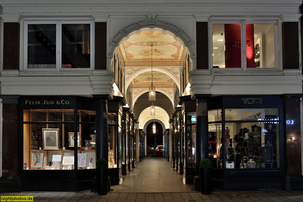 Hamburg. Mellinpassage in den Alsterarkaden. Erbaut 1843-1846 von Alexis de Chateauneuf an der Kleinen Alster. Jugendstil Deckenmalerei