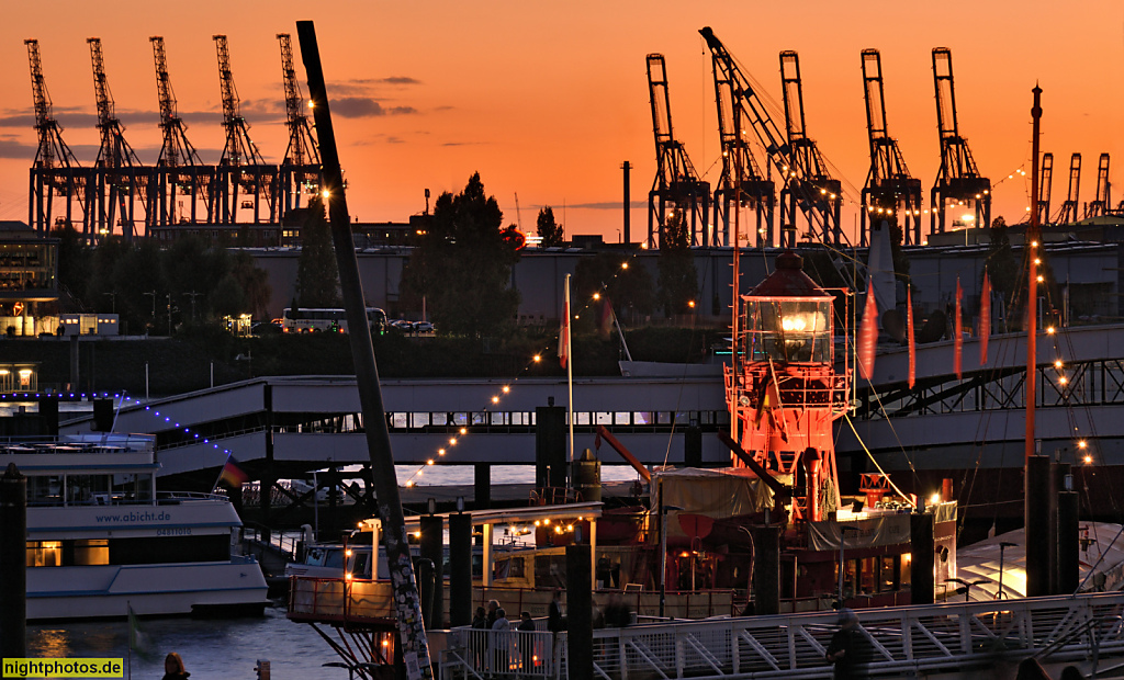 Hamburg. Hafen mit Feuerschiff LV13 erbaut 1952 als Museums- und Restaurantschiff