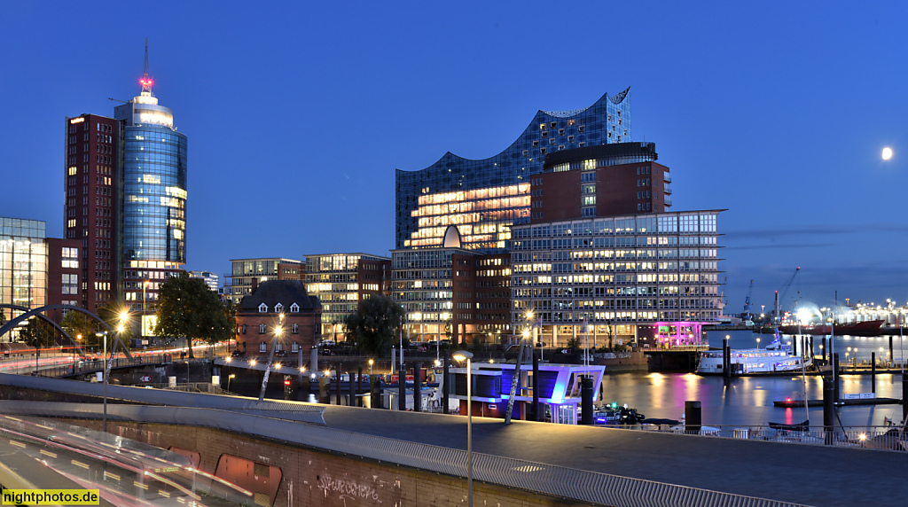 Hamburg. Niederbaumbrücke. Hanseatic Trade Center. Columbushaus. Elbphilharmonie. Kehrwiederspitze. Jan-Fedder-Promenade. Skyline Hafen an der Norderelbe