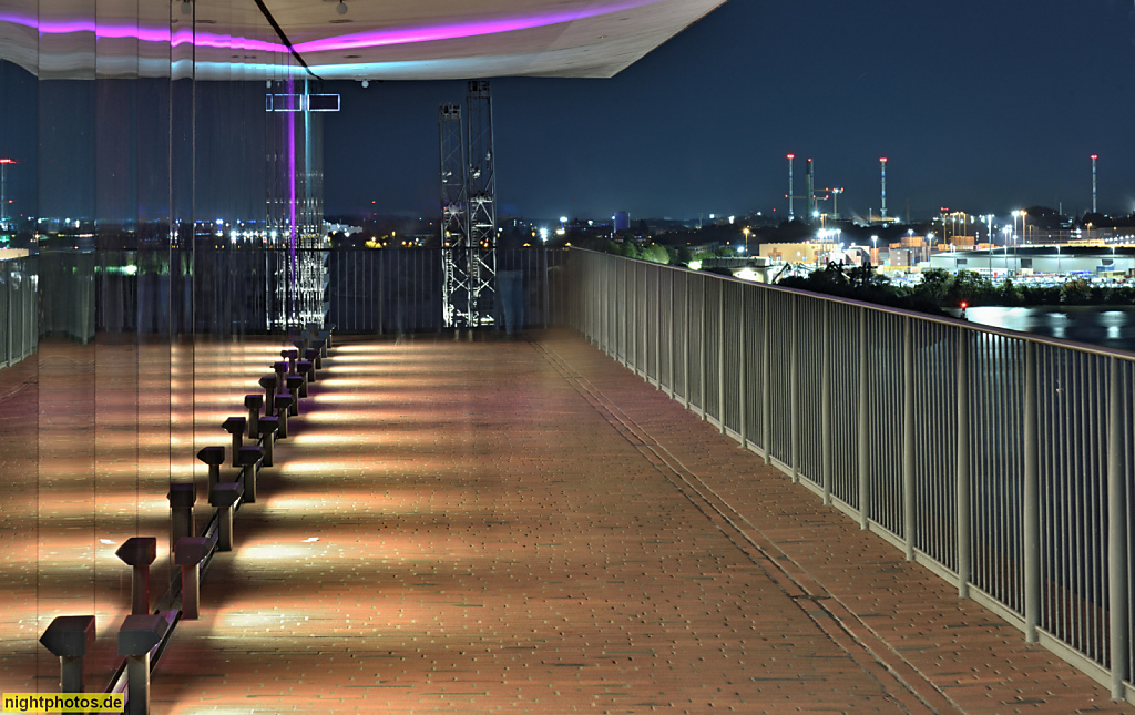 Hamburg. Elbphilharmonie. Erbaut 2007-2016 von Architekturbüro Herzog & de Meuron auf dem Kaispeicher A von 1963 durch Hochtief. Aussichtsebene
