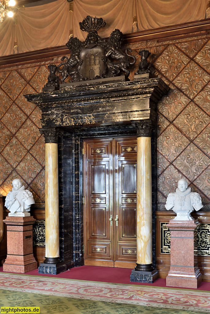 Hamburg Rathaus erbaut 1886-1897 von Martin Haller in Neorenaissance. Mitteltür im Kaisersaal