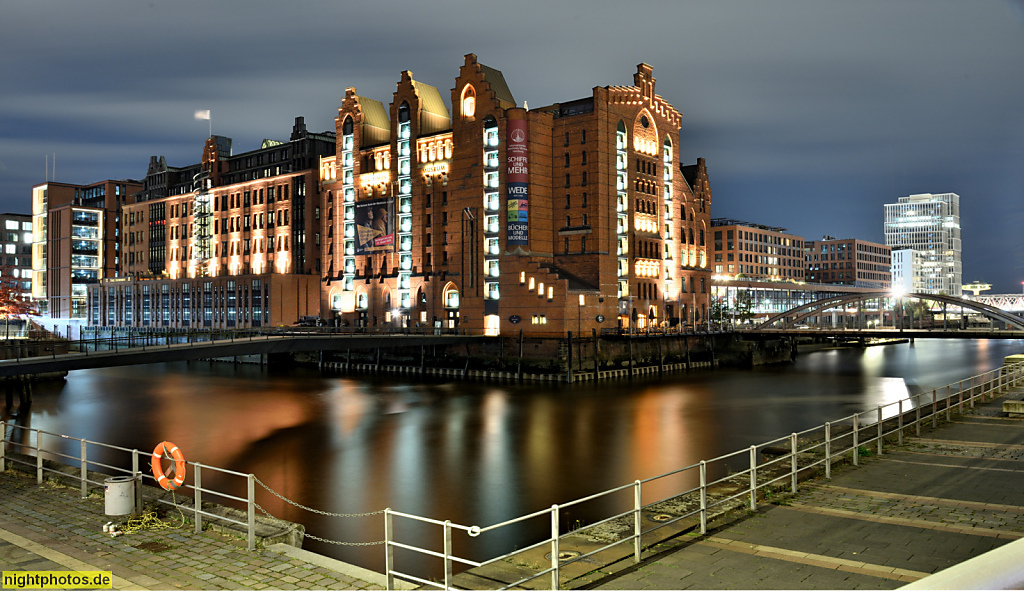 Hamburg Speicherstadt. Maritimes Museum. Erbaut 1878-1879 als Kaispeicher B von Wilhelm Meerwein & Hanssen für J. W. Boutins. Koreastrasse 1 mit Busanbrücke erbaut 1931