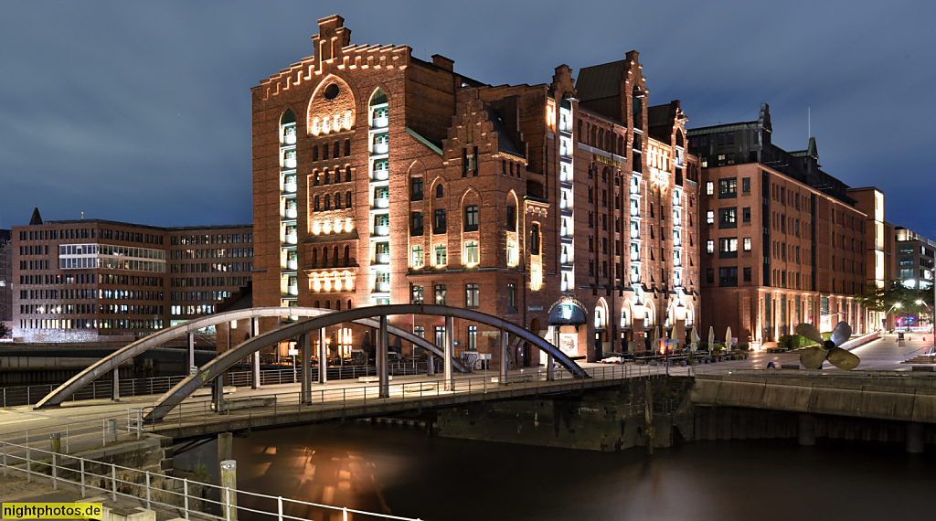 Hamburg Speicherstadt. Maritimes Museum. Erbaut 1878-1879 als Kaispeicher B von Wilhelm Meerwein & Hanssen für J. W. Boutins. Koreastrasse 1 mit Busanbrücke erbaut 1931