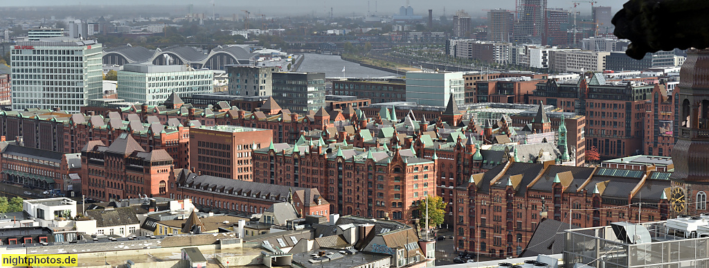 Hamburg. Speicherstadt Panorama. Ausblick vom St. Nikolai Kirchturm