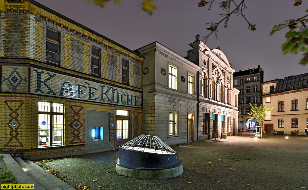 Berlin Mitte Gesundbrunnen. Bibliothek am Luisenbad seit 1995. Erbaut 1888 von Carl Galuschki im Neorenaissance Stil. Küchenanbau von 1905