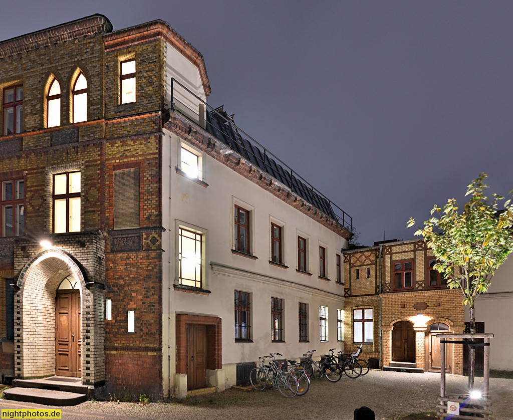 Berlin Mitte Gesundbrunnen. Bibliothek am Luisenbad seit 1995. Erbaut 1888 von Carl Galuschki im Neorenaissance Stil. Umbau 1991-1995